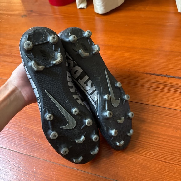 Nike Black and White Soccer Cleats - Picture 3 of 5